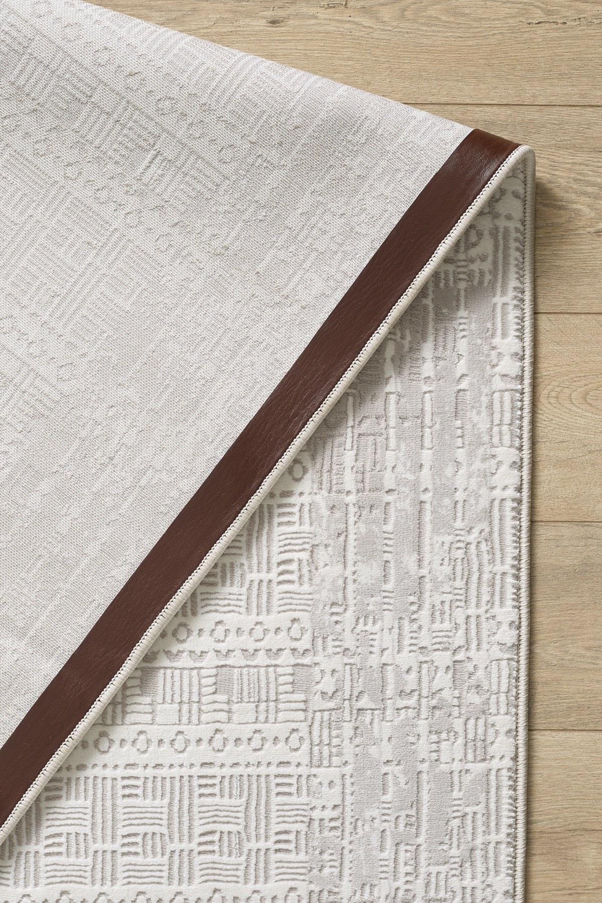 Toscana Koleksiyonu 3.5m² 150x230cm Krem Renk Polyester Iplik Düz Saçaklı Makine Dokuma Halı - Ottofis Halı